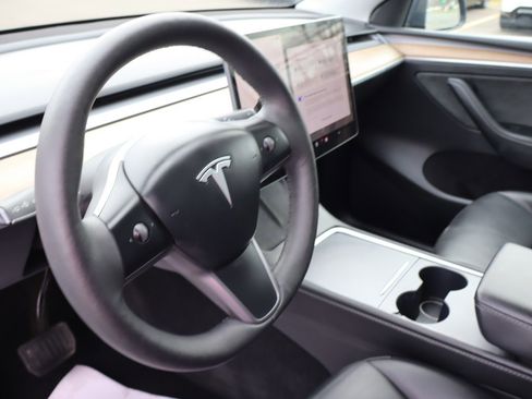 Used 2023 Tesla Model Y Long Range image 9