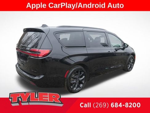 Used 2025 Chrysler Pacifica Limited FWD image 8