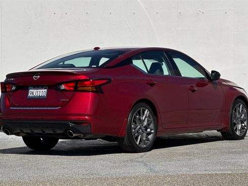 Certified 2023 Nissan Altima 2.0 SR image 4