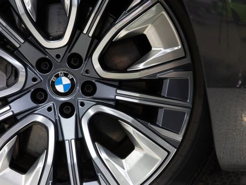 Used 2025 BMW i7 xDrive60 image 26