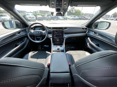 New 2025 Jeep Grand Cherokee L Altitude image 11