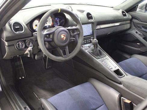 Certified 2025 Porsche 718 Cayman GT4 RS RWD image 4