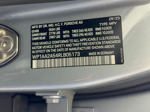 Used 2024 Porsche Macan AWD/4WD image 31
