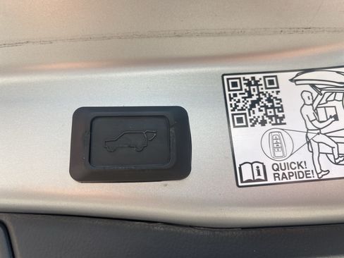 Used 2023 Toyota RAV4 XSE AWD/4WD image 15