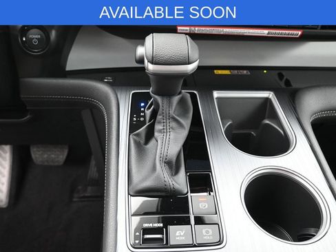 Used 2026 Toyota Sienna XLE FWD image 24
