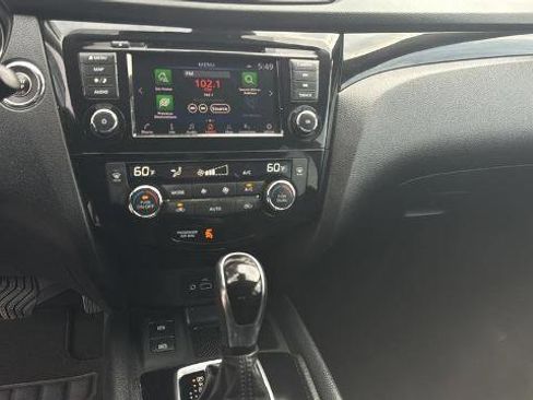 Used 2022 Nissan Rogue Sport SL FWD image 11