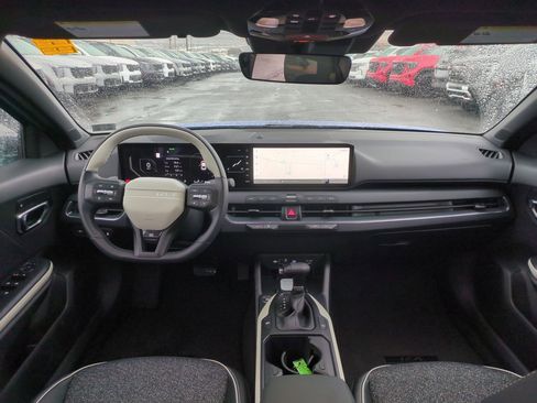 New 2025 Kia K4 GT-Line w/ GT-Line Sunroof Package FWD image 9