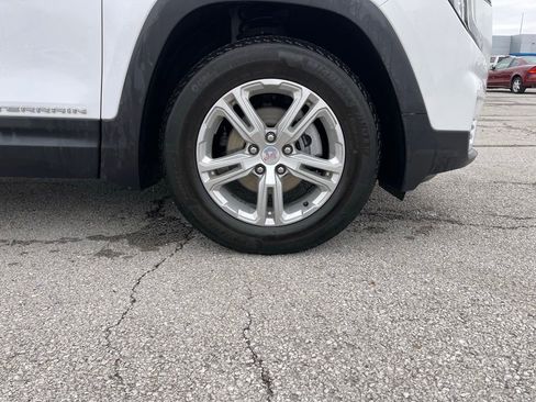 Used 2023 GMC Terrain SLE w/ Driver Convenience Package image 12