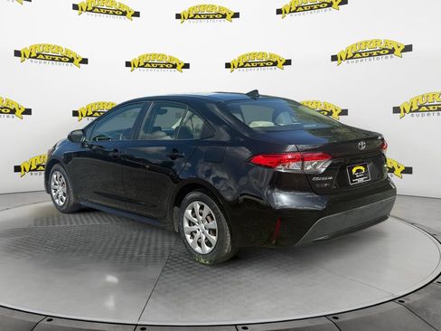 Used 2020 Toyota Corolla LE FWD image 3