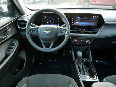 Used 2025 Chevrolet TrailBlazer LT AWD/4WD image 12