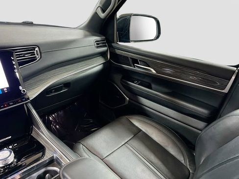 Used 2022 Jeep Wagoneer Series III w/ Flexible Seating Group image 24