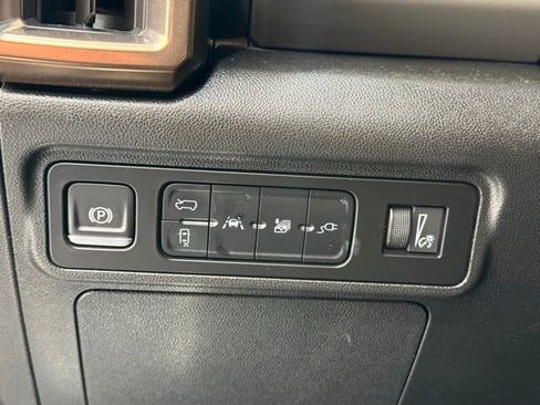 Used 2025 GMC Hummer EV 2X w/ LPO, Roof Cross Rail Package AWD/4WD image 33