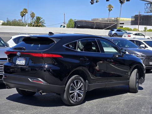 Used 2023 Toyota Venza LE AWD/4WD image 4