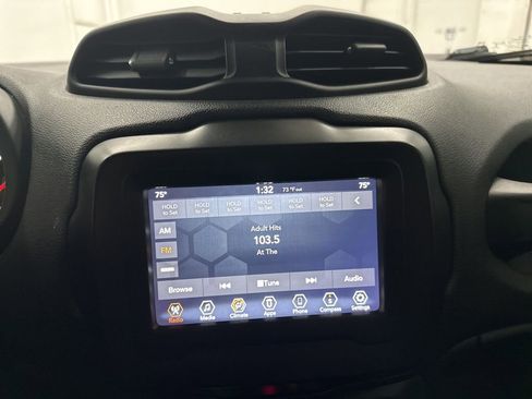 Used 2021 Jeep Renegade Sport image 15