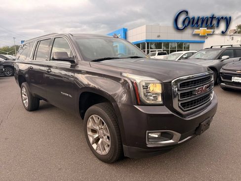 Used 2018 GMC Yukon XL SLT w/ Open Road Package AWD/4WD image 1