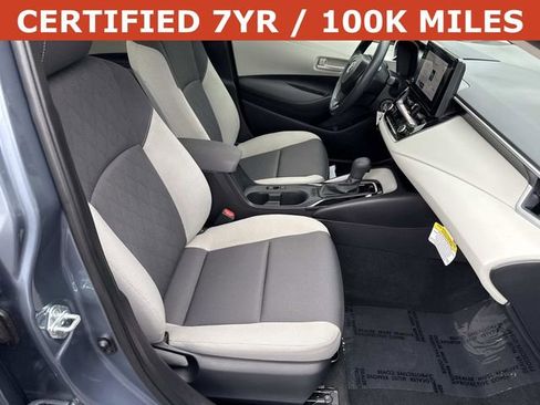 Used 2025 Toyota Corolla LE FWD image 9