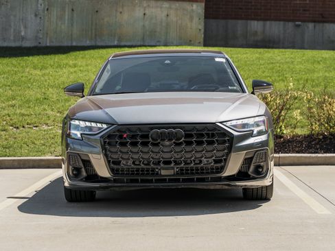 Used 2022 Audi S8 AWD/4WD image 30