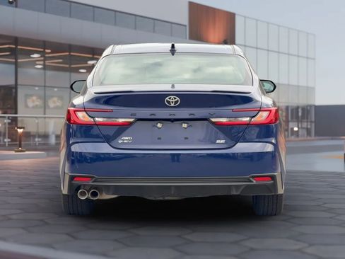 Used 2025 Toyota Camry SE AWD/4WD image 5
