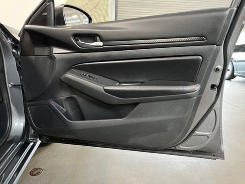 Used 2024 Nissan Altima 2.5 SV FWD image 12