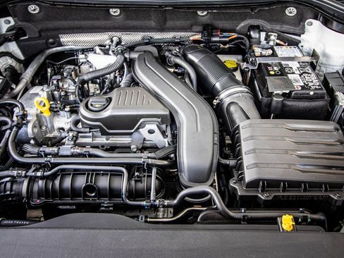 New 2026 Volkswagen Taos SE image 23