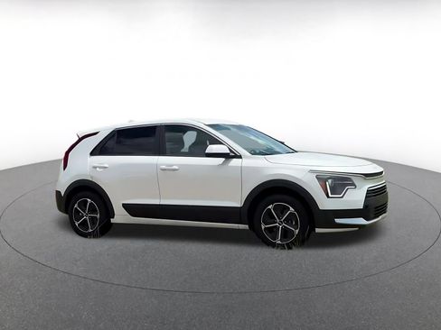 Used 2026 Kia Niro LX FWD image 2