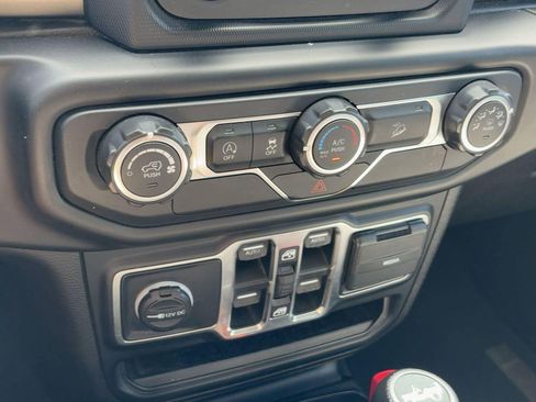 Used 2019 Jeep Wrangler Unlimited Sport S AWD/4WD image 18
