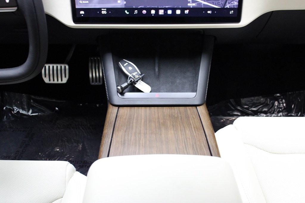 Used 2022 Tesla Model S AWD/4WD image 34