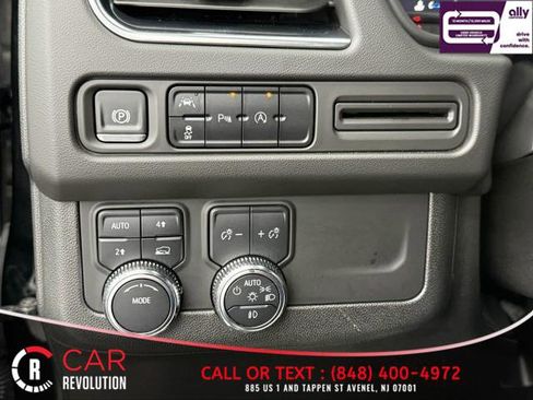 Used 2024 GMC Yukon XL SLT image 42