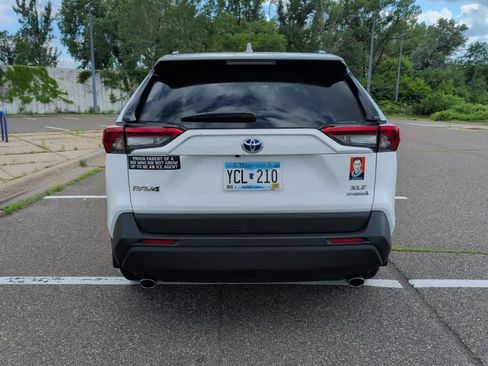 Used 2022 Toyota RAV4 XLE w/ XLE Grade Weather Package AWD/4WD image 6