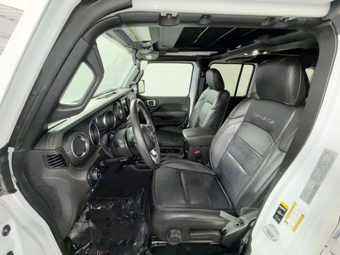 Used 2023 Jeep Wrangler Unlimited Sahara w/ Cold Weather Group image 13