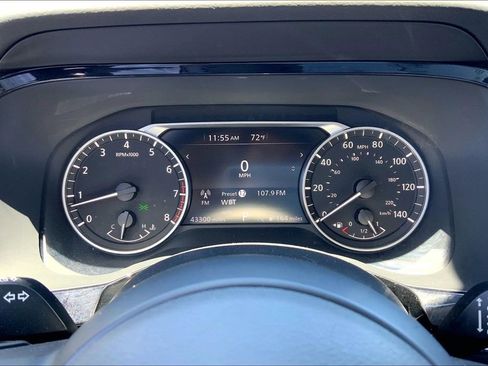 Used 2025 Nissan Pathfinder SV AWD/4WD image 10