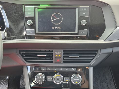 Used 2022 Volkswagen Jetta SE w/ Panoramic Sunroof Package image 23