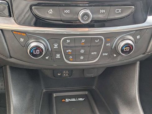 Used 2022 Chevrolet Traverse High Country FWD image 22