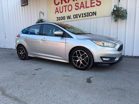 Used 2015 Ford Focus SE w/ SE Sport Package FWD image 2