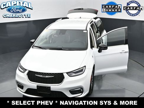 Used 2024 Chrysler Pacifica Select image 43