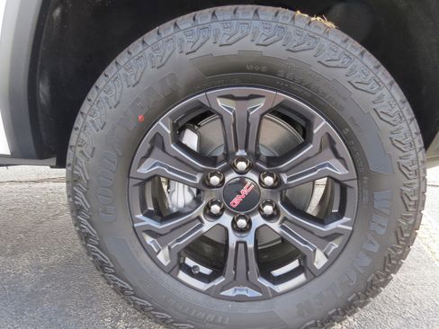 New 2025 GMC Canyon Elevation w/ Convenience Package image 11