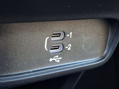 Used 2026 Chrysler Pacifica Select FWD image 16