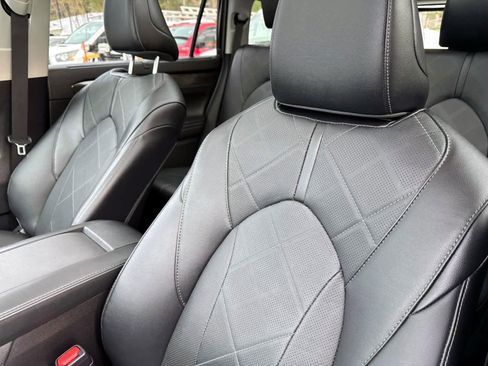 Used 2024 Toyota Highlander Platinum image 15