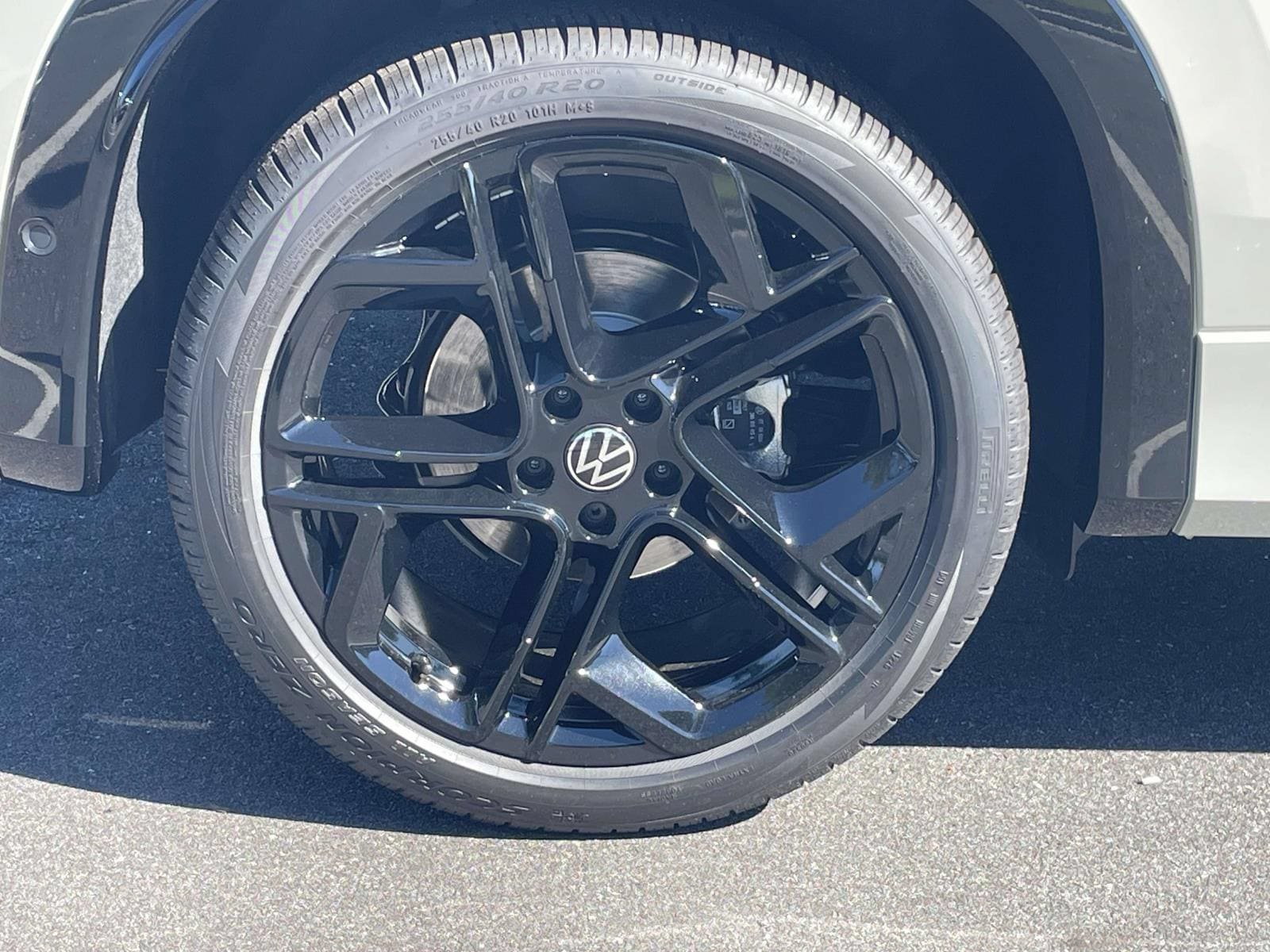 New 2026 Volkswagen Tiguan SE R-Line FWD image 9