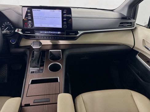 Used 2024 Toyota Sienna XLE image 26