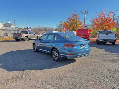 Used 2019 Volkswagen Jetta SE w/ Cold Weather Package image 5