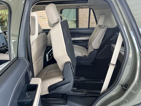 Used 2024 Ford Expedition Limited AWD/4WD image 24