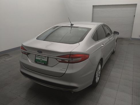 Used 2018 Ford Fusion SE w/ Fusion SE Technology Package FWD image 7