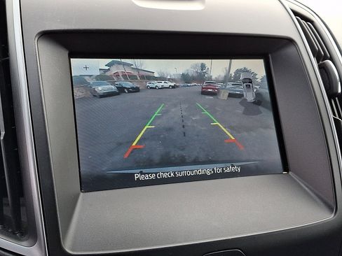 Used 2020 Ford Edge SE image 18