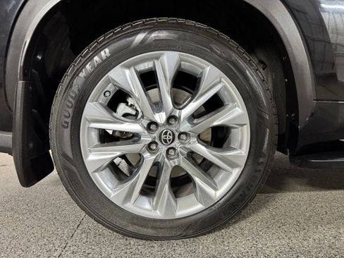 Used 2020 Toyota Highlander Limited AWD/4WD image 9