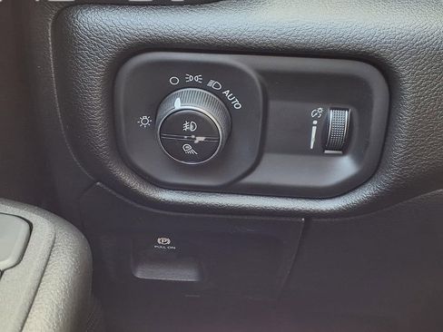New 2026 RAM 1500 Express AWD/4WD image 16