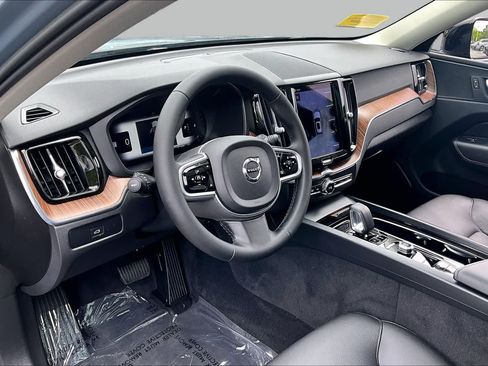 Certified 2023 Volvo XC60 B5 Plus w/ Climate Package AWD/4WD image 17