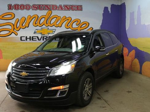 Used 2017 Chevrolet Traverse LT FWD image 2