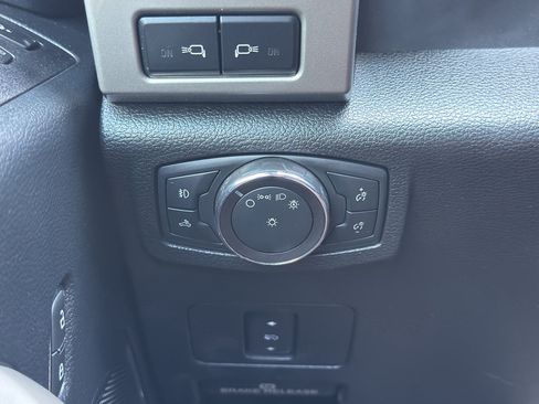 Used 2019 Ford F250 Lariat w/ Snow Plow Prep Package AWD/4WD image 12