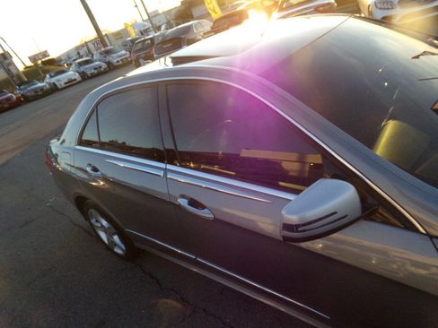 Used 2014 Mercedes-Benz E 350 4MATIC Sedan image 34